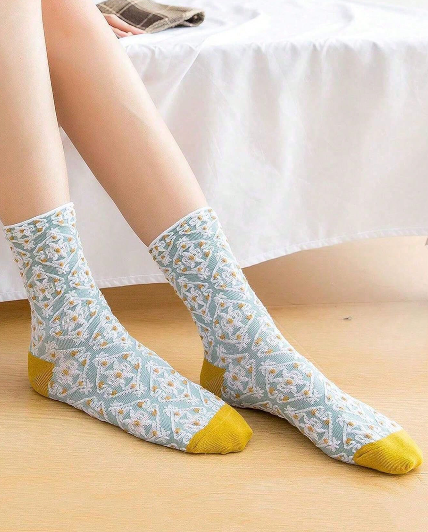 Beautiful 10-Pairs Retro Floral Soft Socks 🌼